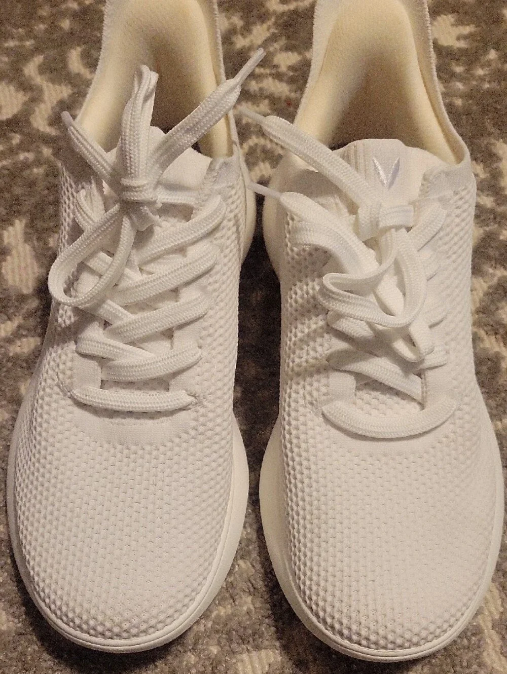 VIVALA Unixex Mwn And Women's White Lightweight Knit Sneakers